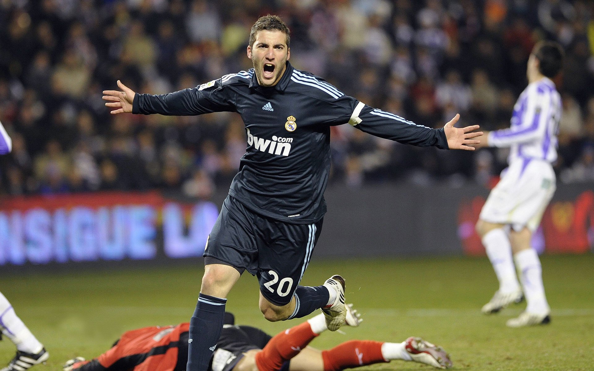 “西甲明星再度发光，带队逐步逼近榜首”，西甲明星球员